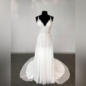 Sophia Tolli | Quartz Ethereal Lace Chiffon Wedding Dress | Ivory | 16 | NWT